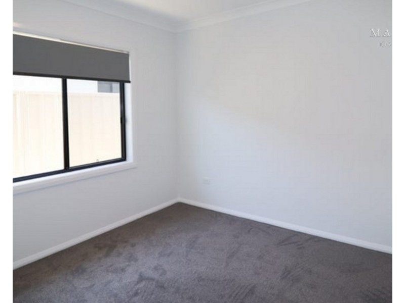 1/77 Coppabella Drive, Gobbagombalin NSW 2650