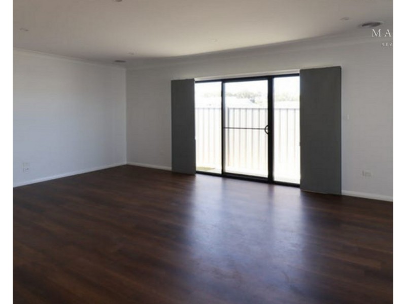 1/77 Coppabella Drive, Gobbagombalin NSW 2650