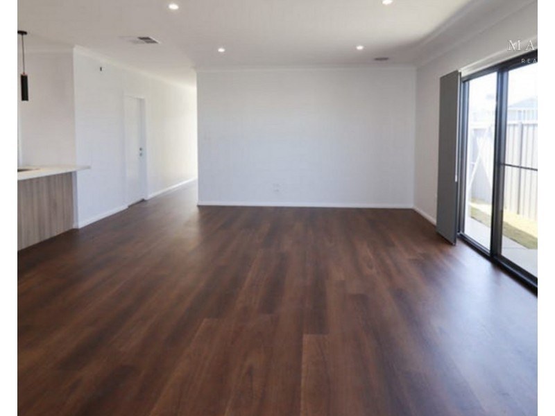 1/77 Coppabella Drive, Gobbagombalin NSW 2650