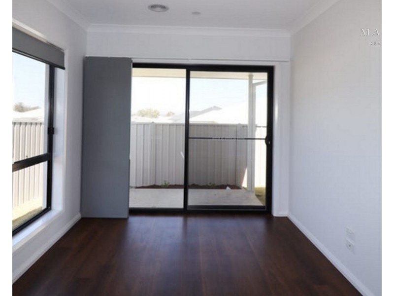 1/77 Coppabella Drive, Gobbagombalin NSW 2650