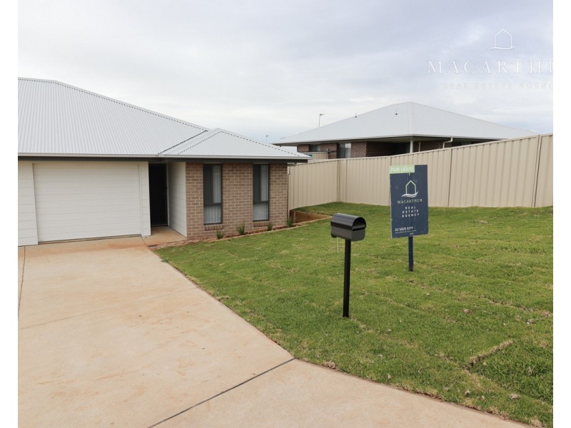 2/140 Muttama Parade, Gobbagombalin NSW 2650