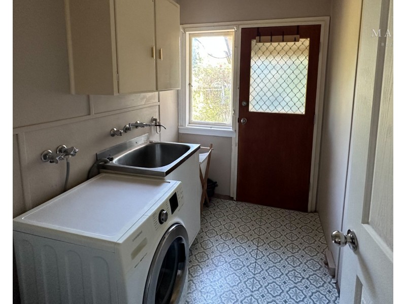25 McKell Avenue, Mount Austin NSW 2650