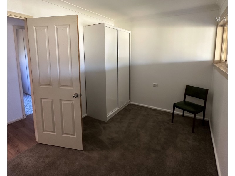 25 McKell Avenue, Mount Austin NSW 2650