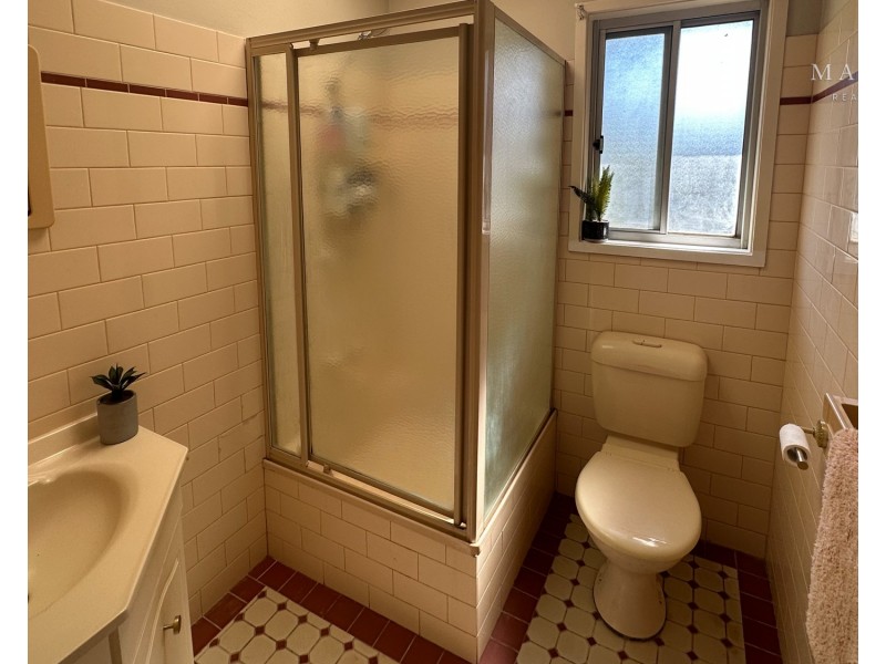 25 McKell Avenue, Mount Austin NSW 2650