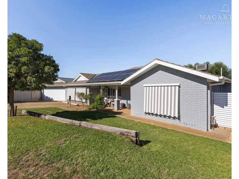 8 Schooner Place, Estella NSW 2650