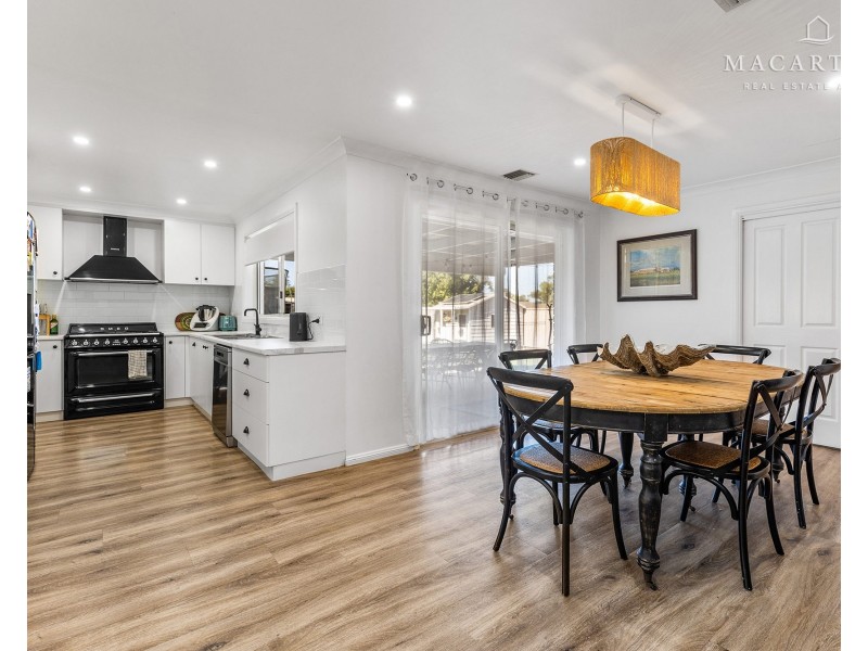 8 Schooner Place, Estella NSW 2650