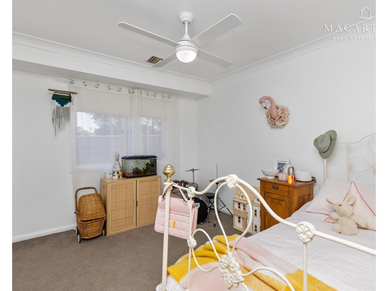 8 Schooner Place, Estella NSW 2650