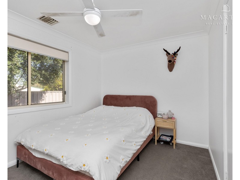 8 Schooner Place, Estella NSW 2650