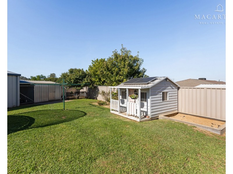 8 Schooner Place, Estella NSW 2650
