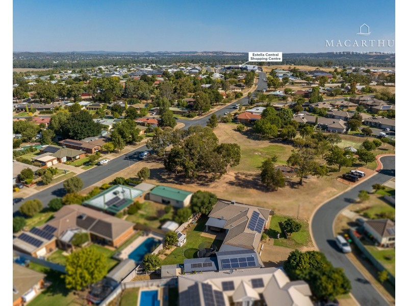 8 Schooner Place, Estella NSW 2650
