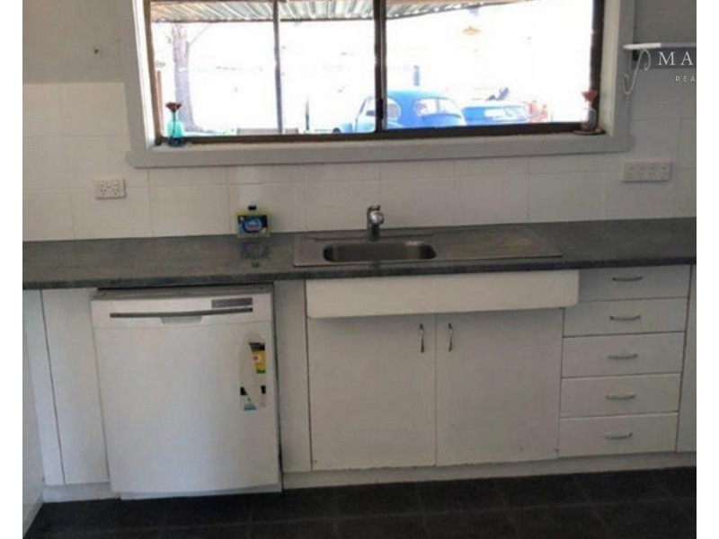 81 Mckell Avenue, Mount Austin NSW 2650