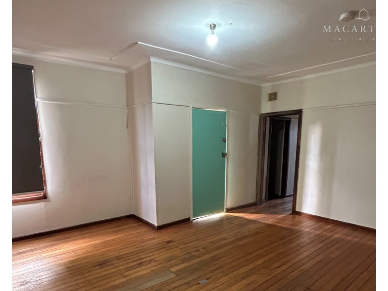 6 Phillip Avenue, Mount Austin NSW 2650