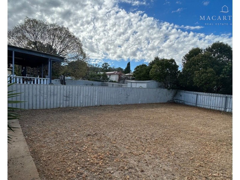 6 Phillip Avenue, Mount Austin NSW 2650