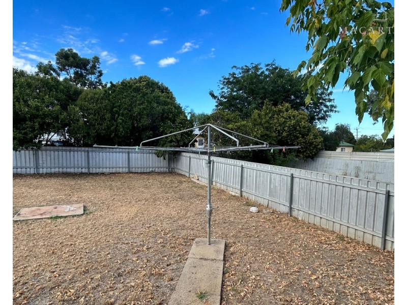 6 Phillip Avenue, Mount Austin NSW 2650