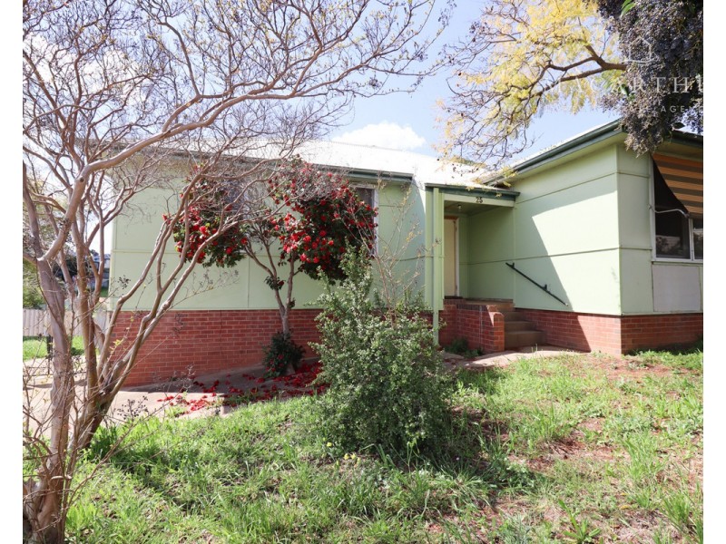 25 Phillip Street, Mount Austin NSW 2650