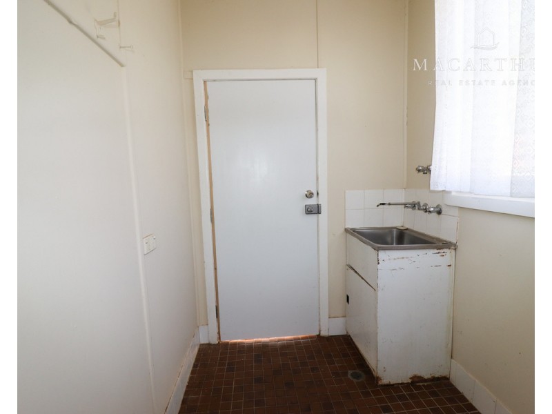 25 Phillip Street, Mount Austin NSW 2650