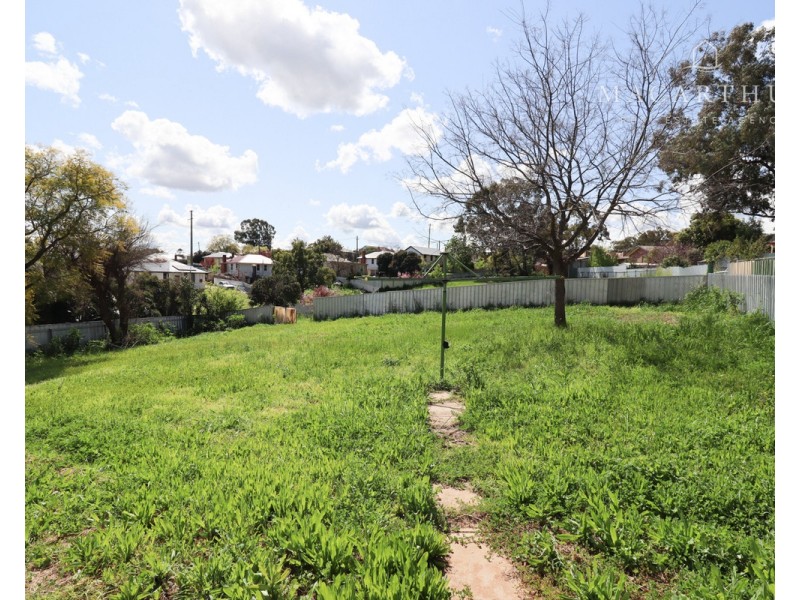 25 Phillip Street, Mount Austin NSW 2650