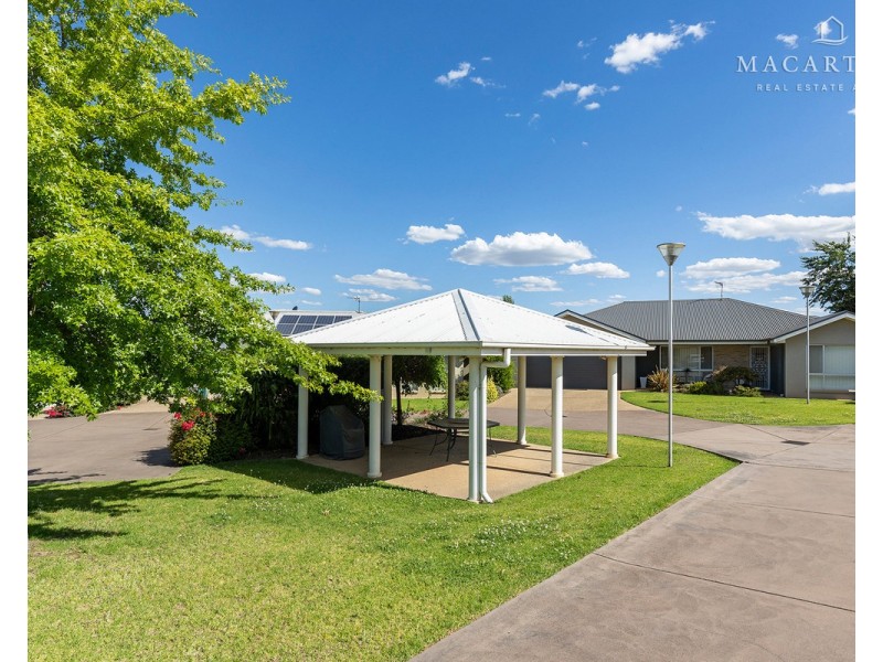 1/3 Bogong Crescent, Tatton NSW 2650