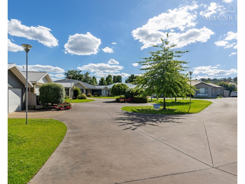 1/3 Bogong Crescent, Tatton NSW 2650