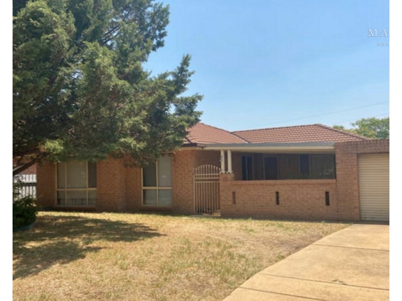 71 Dalman Parkway, Glenfield Park NSW 2650