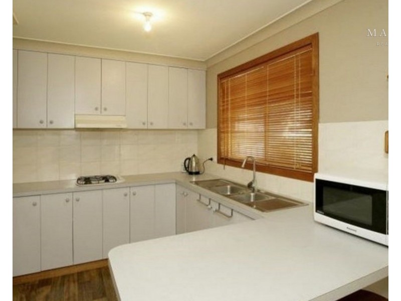 71 Dalman Parkway, Glenfield Park NSW 2650