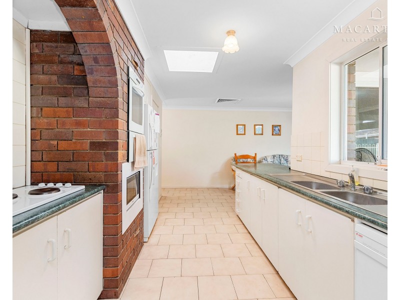 78 Balmoral Crescent, Lake Albert NSW 2650
