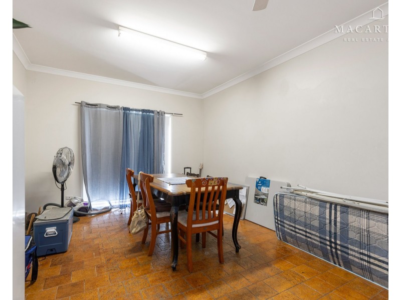 11 Pinaroo Drive, Glenfield Park NSW 2650