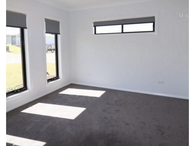 1/77 Coppabella Drive, Gobbagombalin NSW 2650