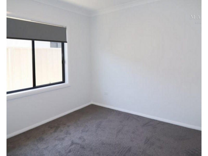1/77 Coppabella Drive, Gobbagombalin NSW 2650