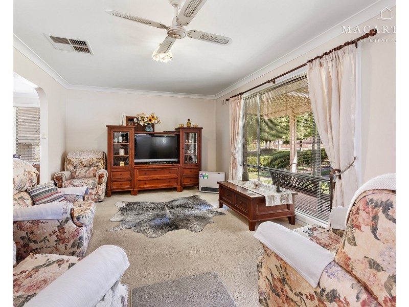 2 Walana Crescent, Kooringal NSW 2650