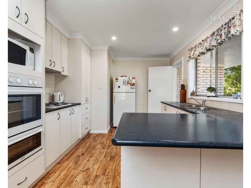 2 Walana Crescent, Kooringal NSW 2650