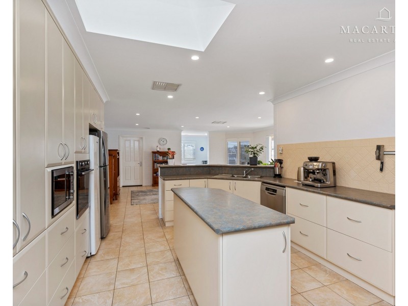 20 Yanko Crescent, Bourkelands NSW 2650