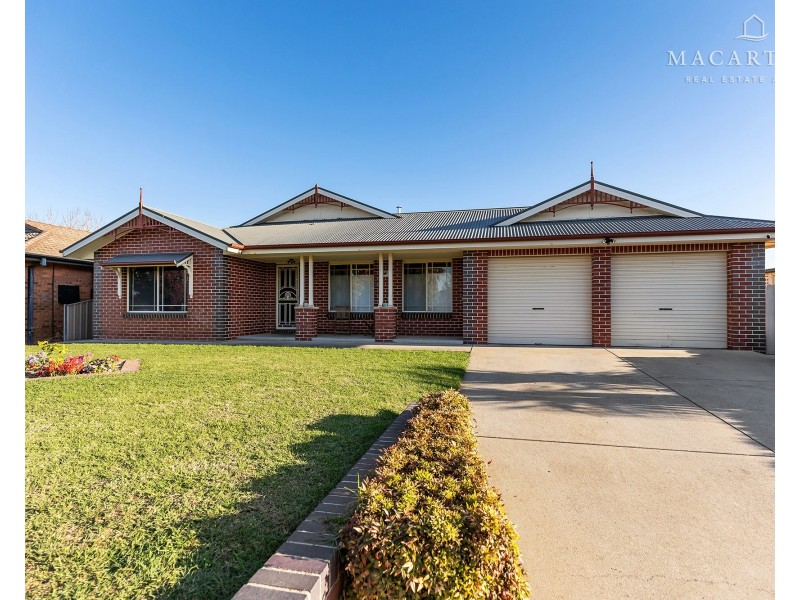 6 Yentoo Drive, Glenfield Park NSW 2650
