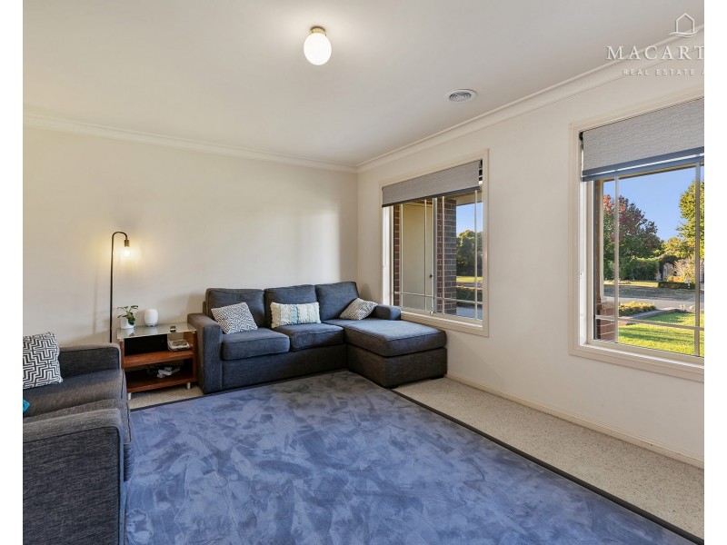 6 Yentoo Drive, Glenfield Park NSW 2650