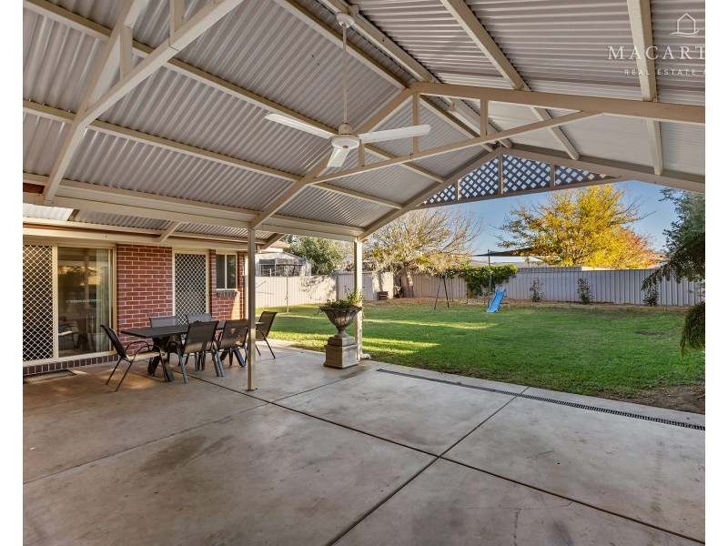 6 Yentoo Drive, Glenfield Park NSW 2650