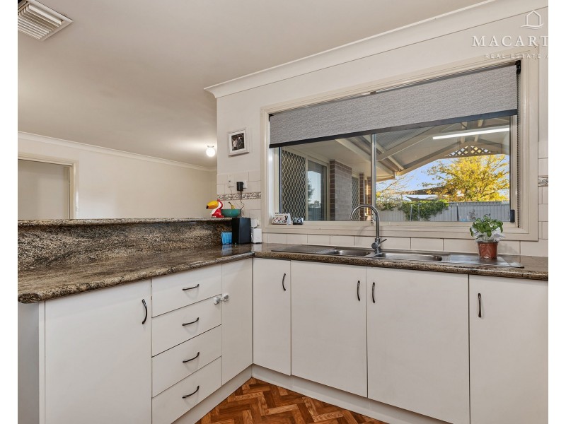 6 Yentoo Drive, Glenfield Park NSW 2650