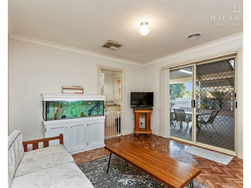 6 Yentoo Drive, Glenfield Park NSW 2650