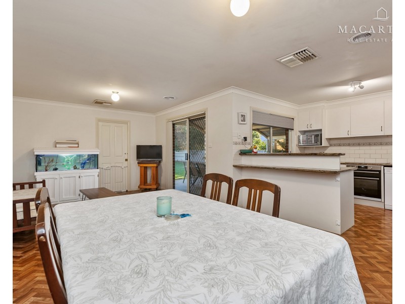 6 Yentoo Drive, Glenfield Park NSW 2650