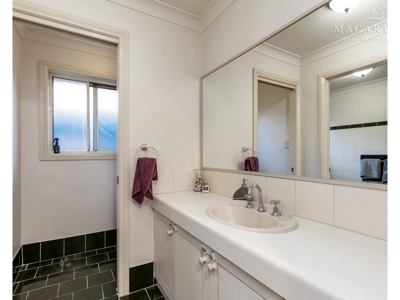 6 Yentoo Drive, Glenfield Park NSW 2650