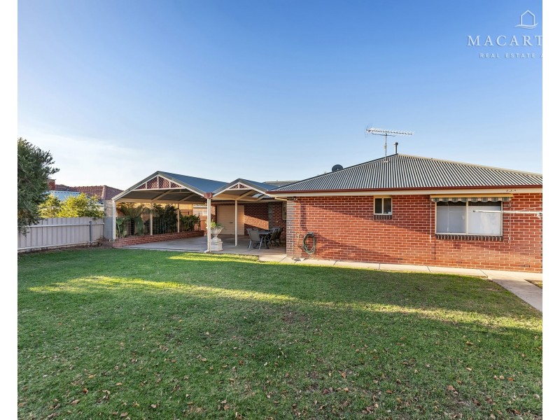 6 Yentoo Drive, Glenfield Park NSW 2650
