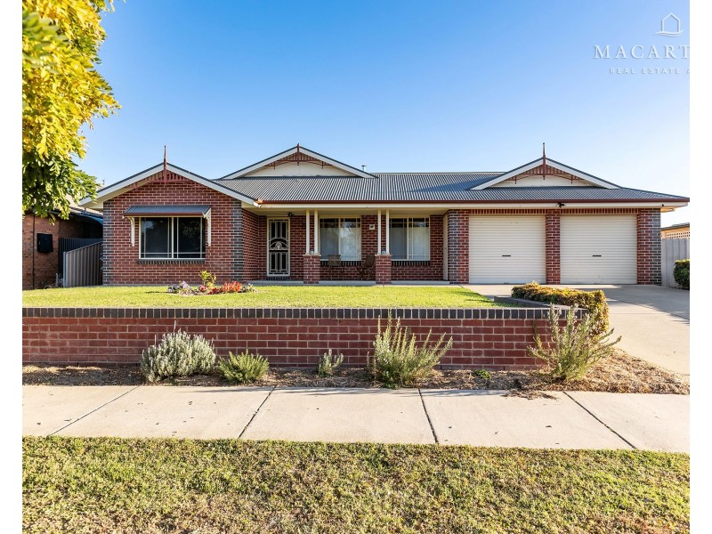 6 Yentoo Drive, Glenfield Park NSW 2650