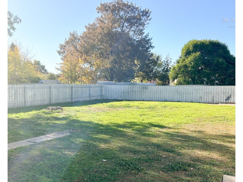 166 Raye Street, Tolland NSW 2650