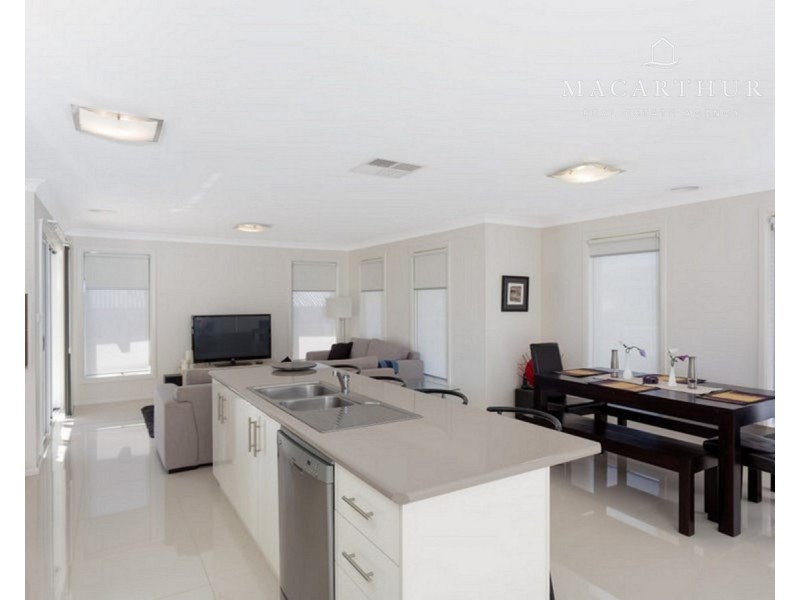 1/70 Kaloona Drive, Bourkelands NSW 2650