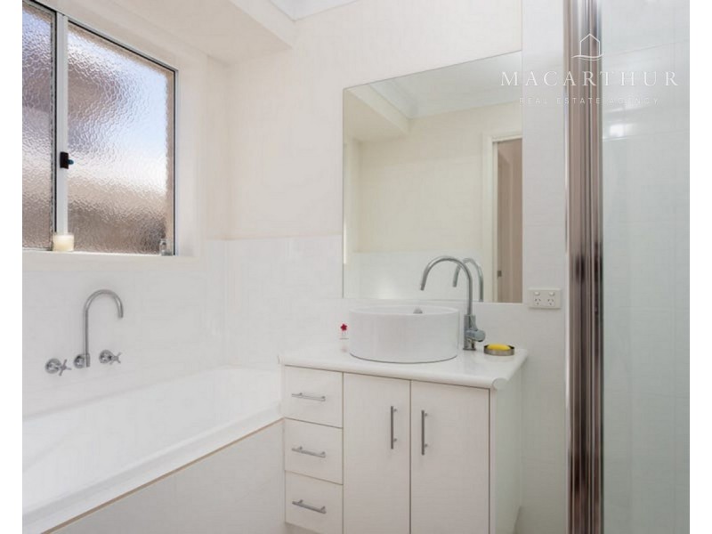 1/70 Kaloona Drive, Bourkelands NSW 2650