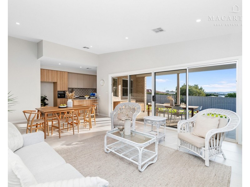 5 Dallas Avenue, Gobbagombalin NSW 2650