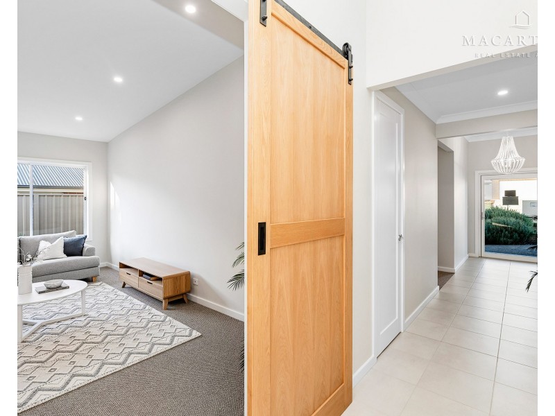 5 Dallas Avenue, Gobbagombalin NSW 2650