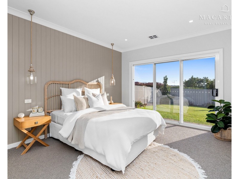 5 Dallas Avenue, Gobbagombalin NSW 2650