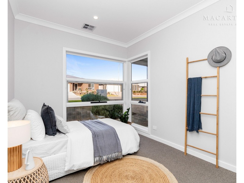 5 Dallas Avenue, Gobbagombalin NSW 2650