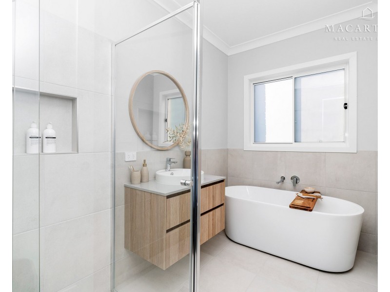 5 Dallas Avenue, Gobbagombalin NSW 2650