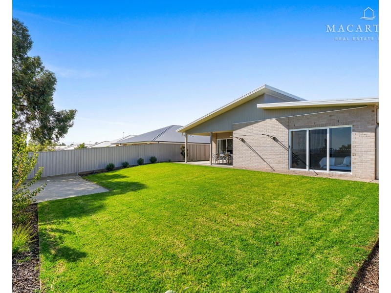 5 Dallas Avenue, Gobbagombalin NSW 2650